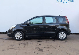 Подержанный автомобиль Nissan Note 2010 года (8 фото)
