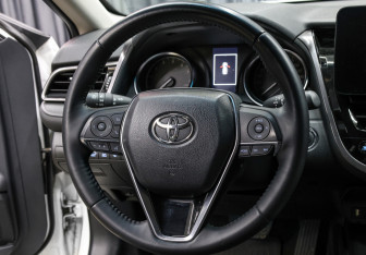 Подержанный автомобиль Toyota Camry Sedan 2022 года (17 фото)