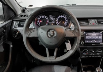 Подержанный автомобиль Skoda Rapid Liftback 2019 года (22 фото)