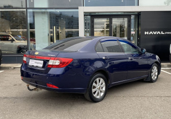 Подержанный автомобиль Chevrolet Epica 2010 года (5 фото)