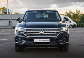Подержанный автомобиль Volkswagen Touareg 2020 года (2 фото)