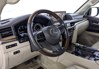 Подержанный автомобиль Lexus LX 2019 года (16 фото)