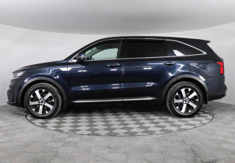 Подержанный автомобиль Kia Sorento 2022 года (8 фото)