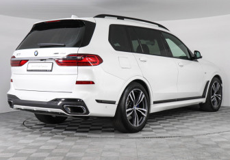 Подержанный автомобиль BMW X7 2019 года (2 фото)