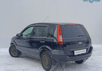 Подержанный автомобиль Ford Fusion 2006 года (7 фото)