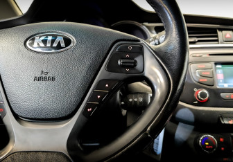 Подержанный автомобиль Kia Ceed Hatchback 2017 года (25 фото)