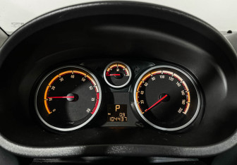 Подержанный автомобиль Opel Corsa 2010 года (11 фото)