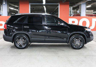 Подержанный автомобиль Kia Sorento 2012 года (4 фото)