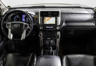 Подержанный автомобиль Toyota Land Cruiser Prado 2010 года (13 фото)