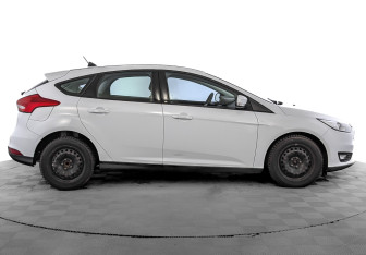 Подержанный автомобиль Ford Focus Hatchback 2019 года (4 фото)