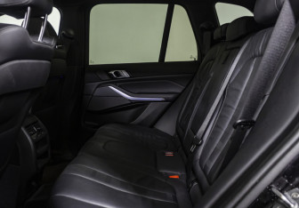 Подержанный автомобиль BMW X5 2019 года (13 фото)