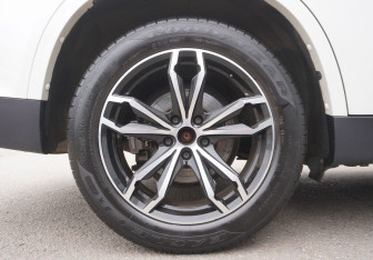 Подержанный автомобиль BMW X5 2016 года (9 фото)