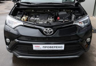 Подержанный автомобиль Toyota RAV4 2018 года (9 фото)