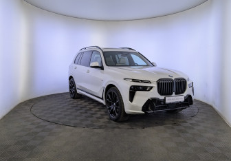 Подержанный автомобиль BMW X7 2023 года (3 фото)