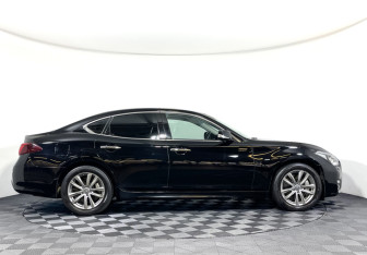 Подержанный автомобиль Infiniti Q70 2016 года (4 фото)