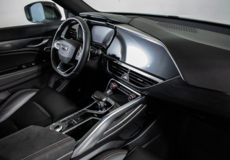 Подержанный автомобиль Geely Tugella 2022 года (9 фото)