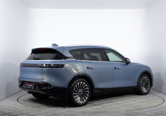 Подержанный автомобиль Voyah Free 2023 года (5 фото)