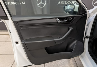 Подержанный автомобиль Skoda Rapid Liftback 2019 года (19 фото)