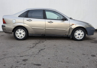 Подержанный автомобиль Ford Focus Sedan 2003 года (4 фото)