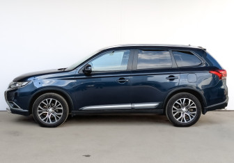 Подержанный автомобиль Mitsubishi Outlander 2016 года (8 фото)