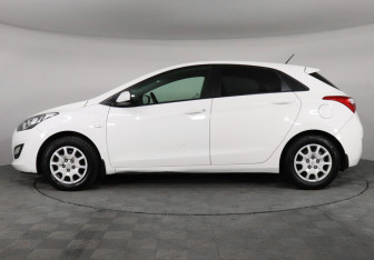 Подержанный автомобиль Hyundai i30 Hatchback 2013 года (8 фото)