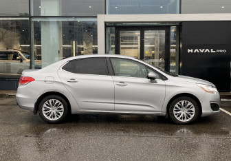 Подержанный автомобиль Citroen C4 Sedan 2013 года (4 фото)