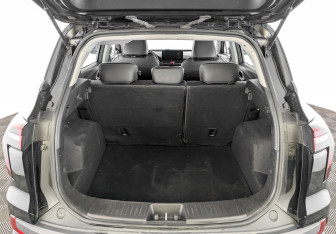 Подержанный автомобиль Москвич 3 2023 года (10 фото)