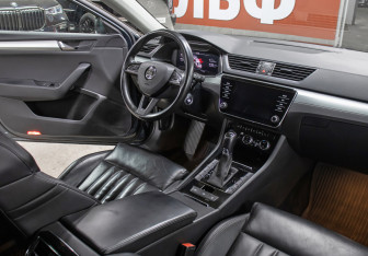 Подержанный автомобиль Skoda Superb Liftback 2018 года (11 фото)