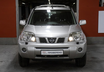 Подержанный автомобиль Nissan X-Trail 2005 года (2 фото)