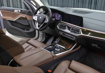 Подержанный автомобиль BMW X7 2019 года (22 фото)