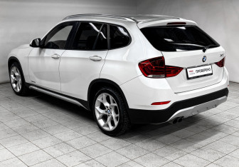 Подержанный автомобиль BMW X1 2012 года (9 фото)