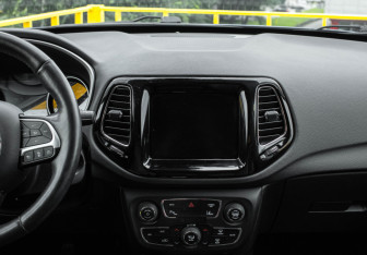 Подержанный автомобиль Jeep Compass 2019 года (11 фото)
