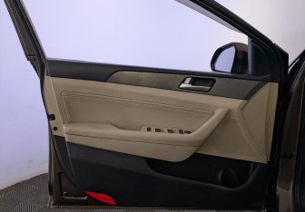 Подержанный автомобиль Hyundai Sonata 2018 года (19 фото)