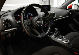 Подержанный автомобиль Audi A3 Sedan 2017 года (7 фото)
