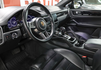 Подержанный автомобиль Porsche Cayenne 2020 года (15 фото)