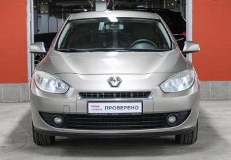 Подержанный автомобиль Renault Fluence 2012 года (2 фото)