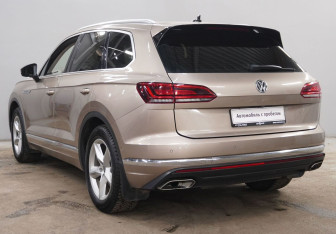 Подержанный автомобиль Volkswagen Touareg 2019 года (7 фото)