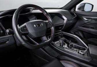 Подержанный автомобиль Geely Tugella 2023 года (14 фото)
