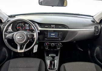 Подержанный автомобиль Kia Rio Sedan 2021 года (14 фото)