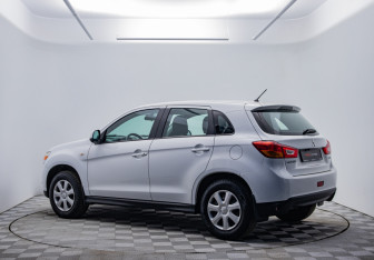 Подержанный автомобиль Mitsubishi ASX 2013 года (7 фото)