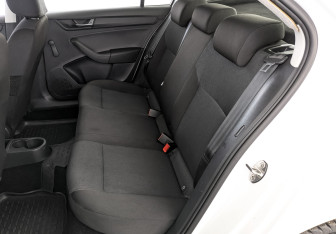 Подержанный автомобиль Skoda Rapid Liftback 2019 года (12 фото)
