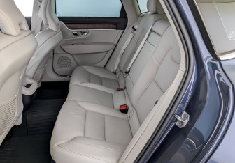 Подержанный автомобиль Volvo S90 2021 года (12 фото)