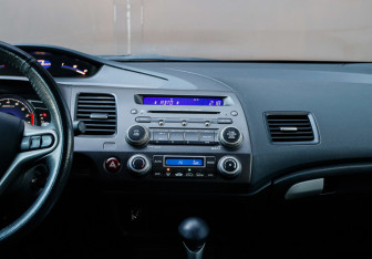 Подержанный автомобиль Honda Civic Sedan 2008 года (18 фото)