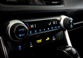 Подержанный автомобиль Toyota RAV4 2019 года (28 фото)