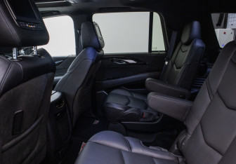 Подержанный автомобиль Cadillac Escalade Suv 2016 года (9 фото)