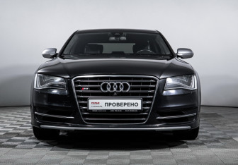 Подержанный автомобиль Audi S8 2013 года (2 фото)