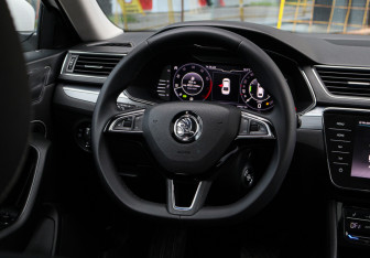Подержанный автомобиль Skoda Superb Liftback 2020 года (13 фото)