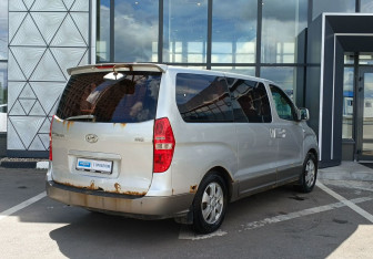 Подержанный автомобиль Hyundai Grand Starex 2009 года (5 фото)