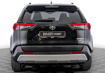 Подержанный автомобиль Toyota RAV4 2024 года (6 фото)