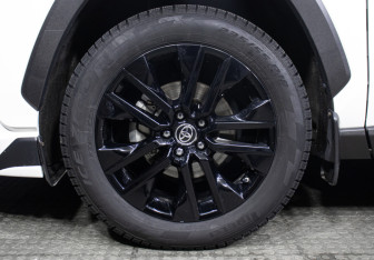 Подержанный автомобиль Toyota RAV4 2021 года (26 фото)